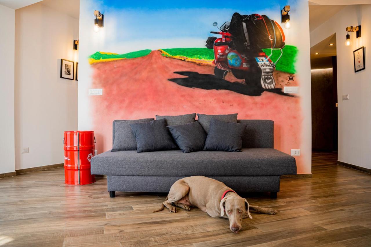 Vespa Apartments Монелья Экстерьер фото