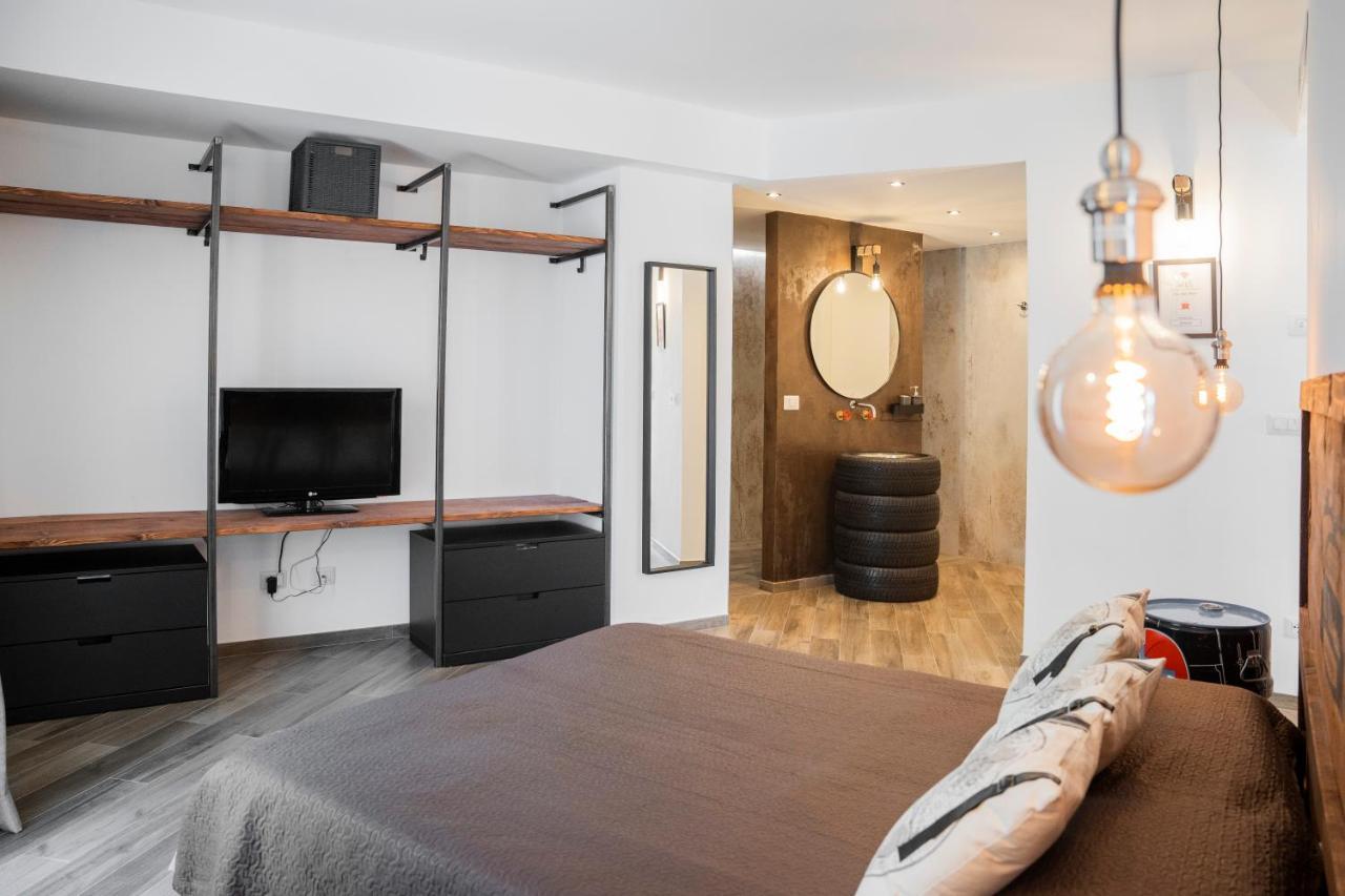 Vespa Apartments Монелья Экстерьер фото