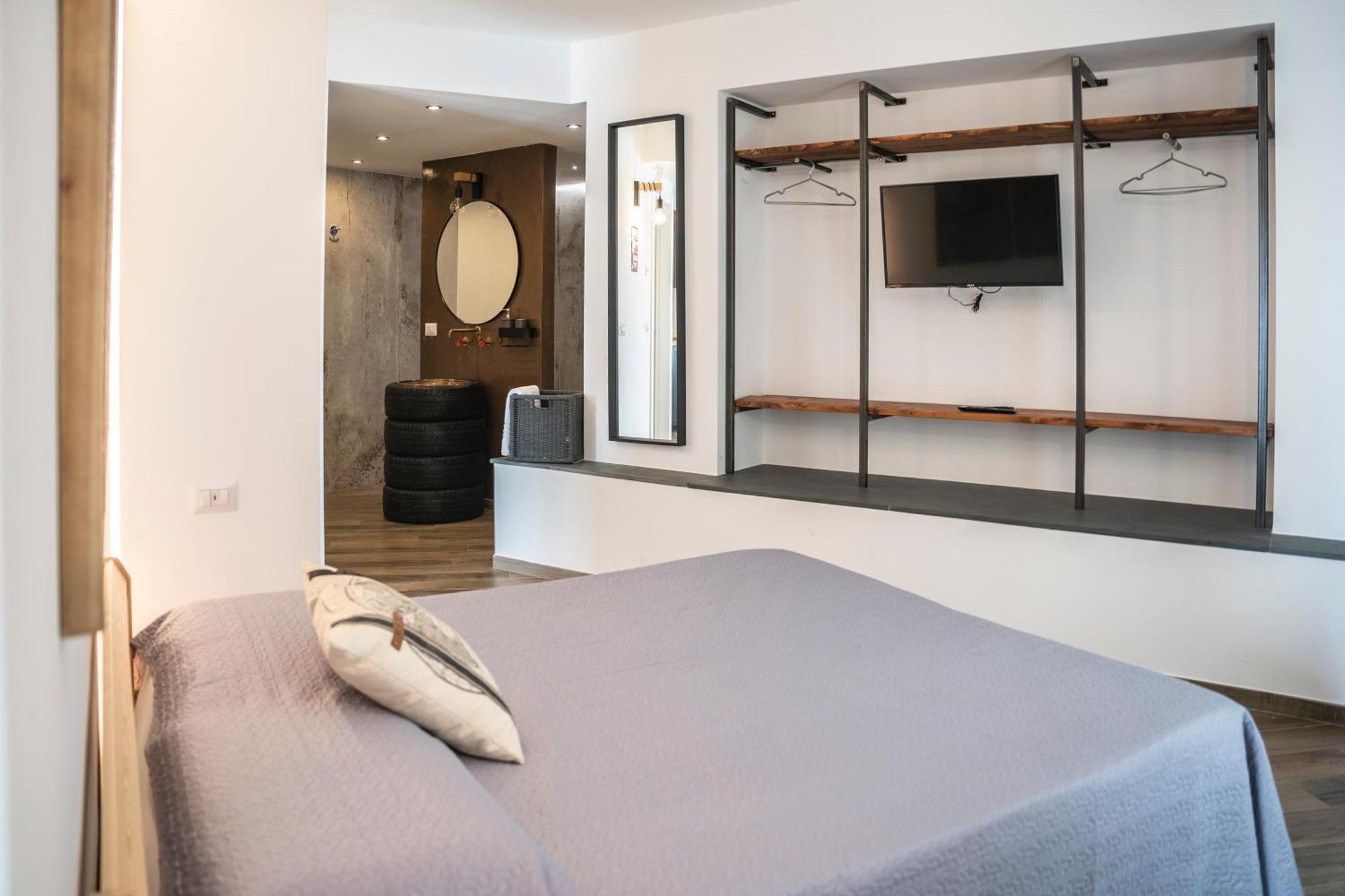 Vespa Apartments Монелья Номер фото